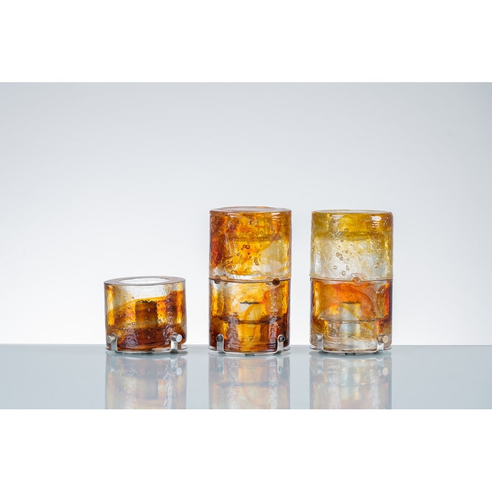 ALBANO POLI, Tre lampade da tavolo o da parete: ALBANO POLI Produzione Poliarte 1970 ca. Tre lampade da tavolo o da parete ad una luce, diffusore in vetro incolore ed ambra cilindrico composto da due parti, acciaio cromato. cm Ø 10 Alt. 16,5 -