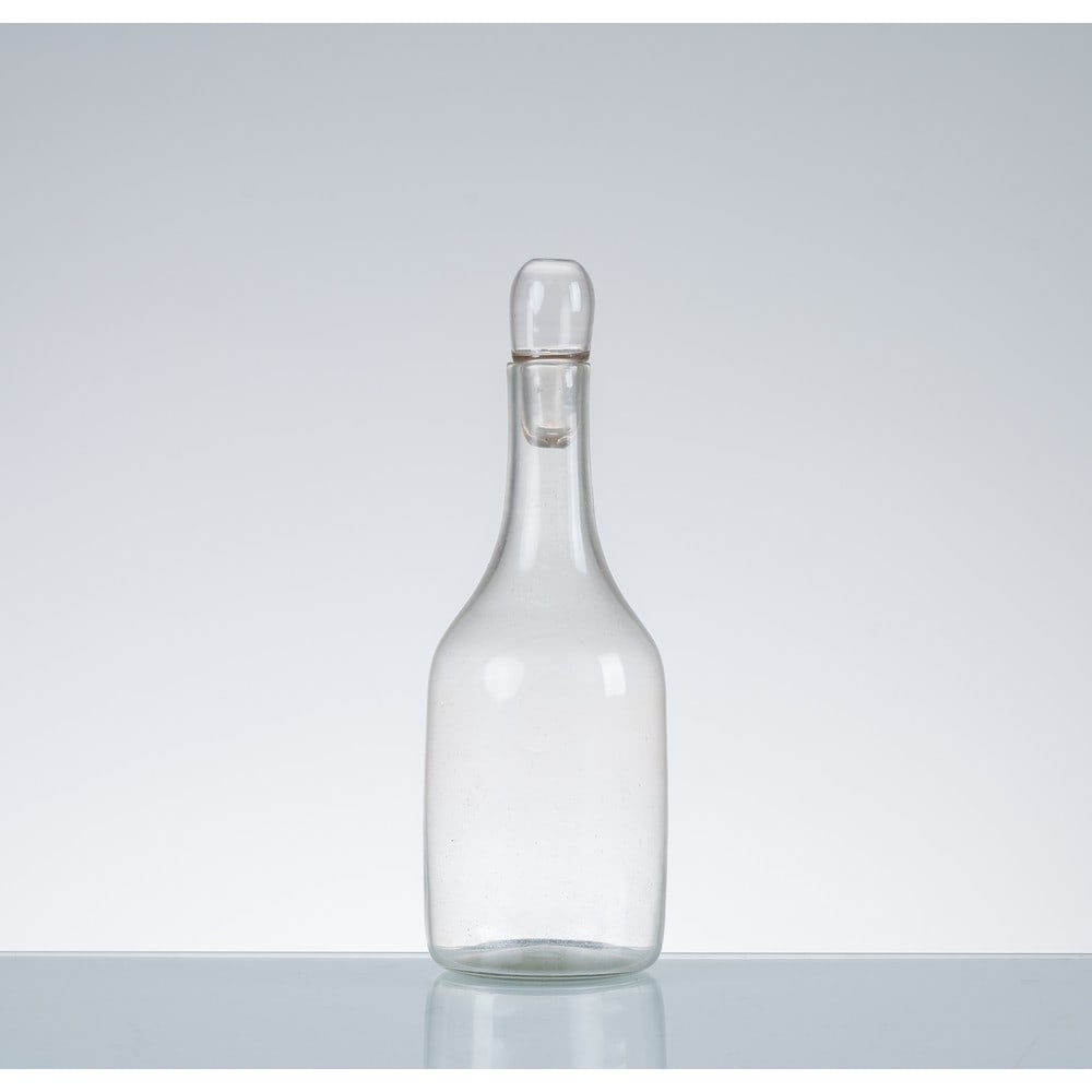 CARLO SCARPA, Bottiglia in vetro: CARLO SCARPA Produzione Venini & C, Italia 1938 ca. Bottiglia in vetro soffiato incolore, corpo e collo con cilindrico, bocca piana circolare, tappo ovalizzato. cm Alt. 30. A GLASS BOTTLE BY CARLO SCA