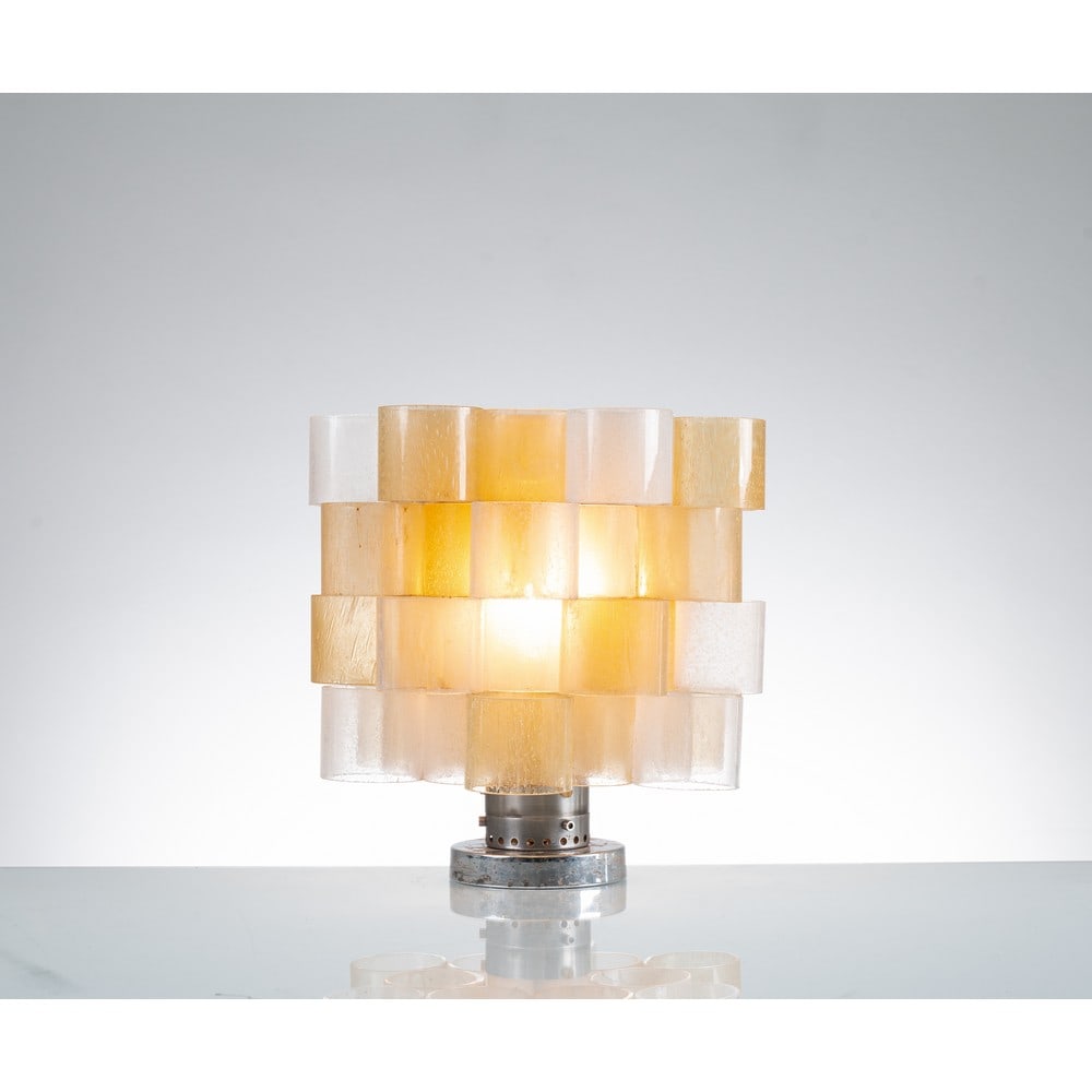 ALBANO POLI, Lampada da tavolo modello “Globula”: ALBANO POLI Produzione Poliarte, Italia 1970 ca. Lampada da tavolo ad una luce modello “Globula”, struttura in metallo cromato, diffusore composto da anelli cilindrici sovrapposti in vetro