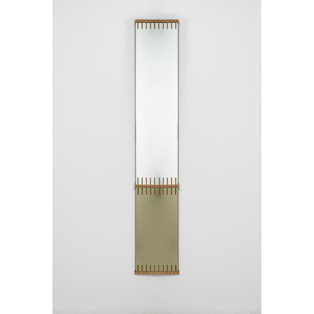 ETTORE SOTTSASS, Specchio da parete: ETTORE SOTTSASS Produzione Santambrogio e De Berti, Italia 1958 ca. Specchio da parete con struttura in ottone, formato da un elemento di cristallo specchiato fumé ed uno di cristallo specchiato.