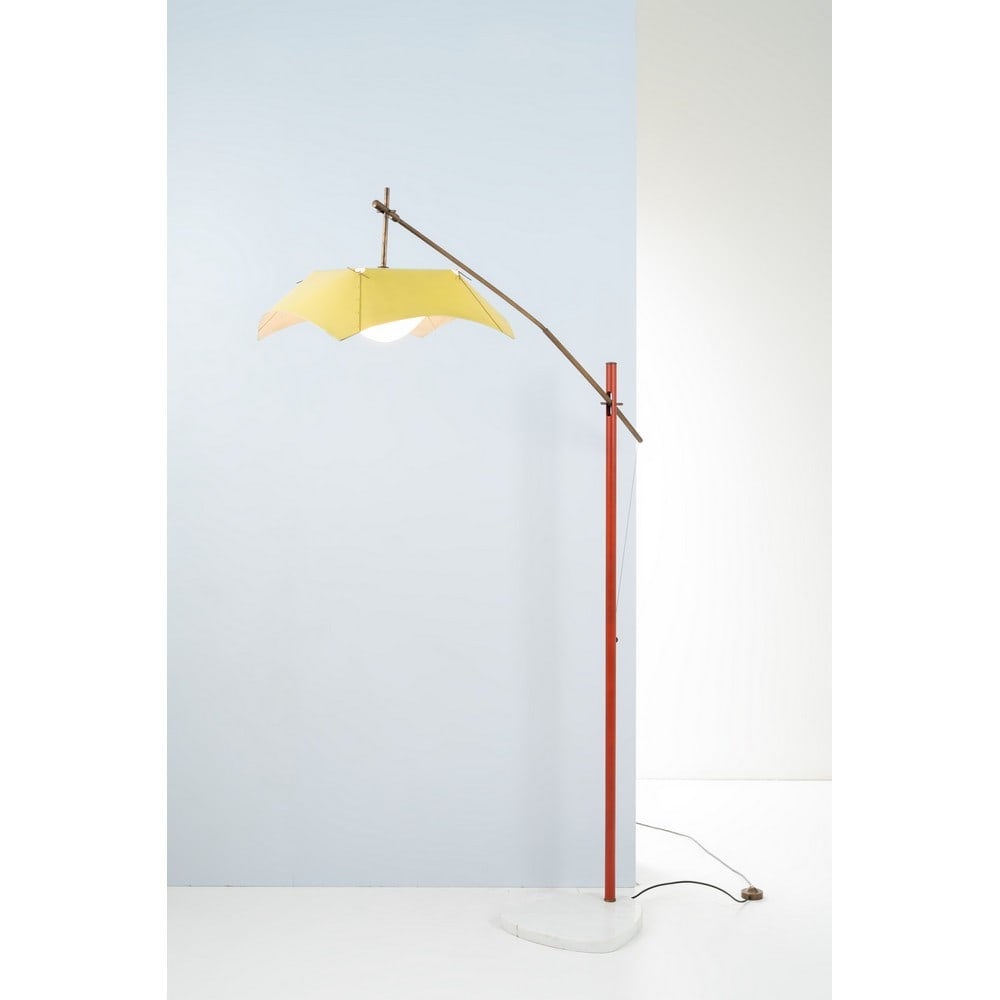 ANGELO LELLI, Rara lampada da terra: ANGELO LELLI Produzione Arredoluce, Italia 1954 ca. Rara lampada da terra ad una luce, struttura in alluminio verniciato e ottone, acrilico, ottone, base in marmo bianco di Carrara. cm Alt. 170. Bibli
