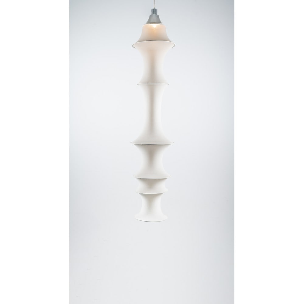 BRUNO MUNARI, Lampada a sospensione modello ”Falkland”: BRUNO MUNARI Produzione Danimarca 1960 ca. Lampada a sospensione ad una luce modello ”Falkland”, corpo cilindrico sagomato, metallo, tessuto elastico tubolare, anelli metallici. cm Alt. 19
