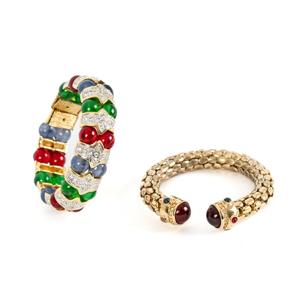 PRODUZIONE ITALIANA 1960 ca., Due bracciali: PRODUZIONE ITALIANA 1960 ca. Due bracciali con montatura in metallo dorato, uno con struttura semi rigida, sfere in smeraldo rubino e zaffiro sintetico, diamanti sintetici taglio brillante, chiusura d