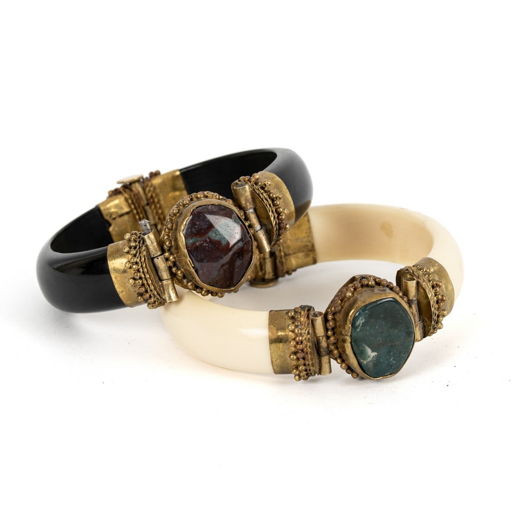 PRODUZIONE ORIENTALE 1970 ca., Due bracciali rigidi (1 of 1)