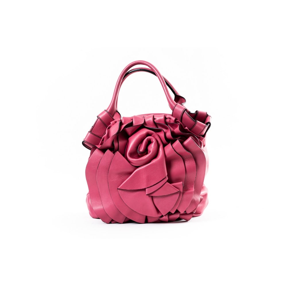 VALENTINO, Borsa a mano modello “Vertigo: VALENTINO Produzione Italia 2000 ca. Borsa a mano modello “Vertigo” in pelle di vitello color lampone, decoro frontale a fiore realizzati con fasce, manici tubolari, tasca con cerniera interna