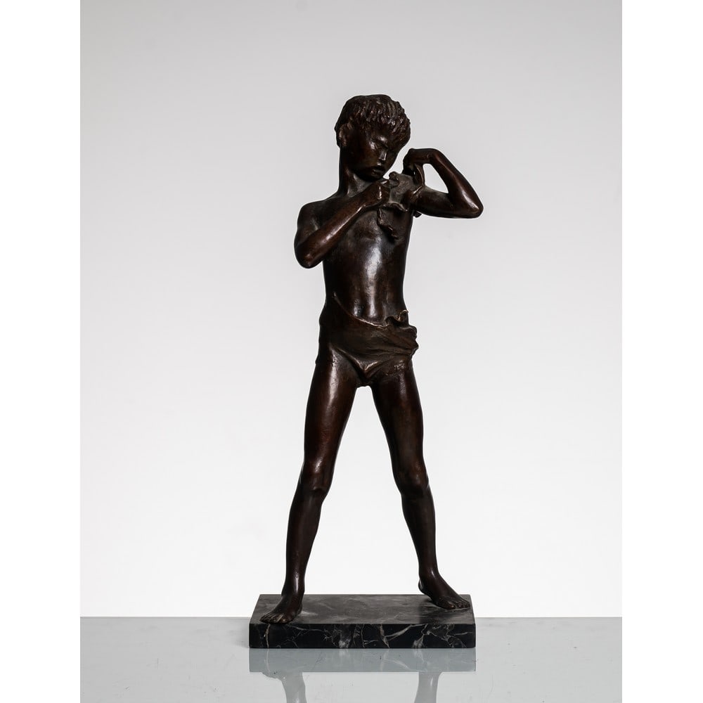 FILIPPO SGARLATA, Scultura in bronzo: FILIPPO SGARLATA (Tunisi 1901 – Termini Imerese 1979) Costumino rotto - 1941 Scultura in bronzo, fusione a cera persa, base in marmo nera, colonna in marmo bianco venato Firma nel retro Pubblica