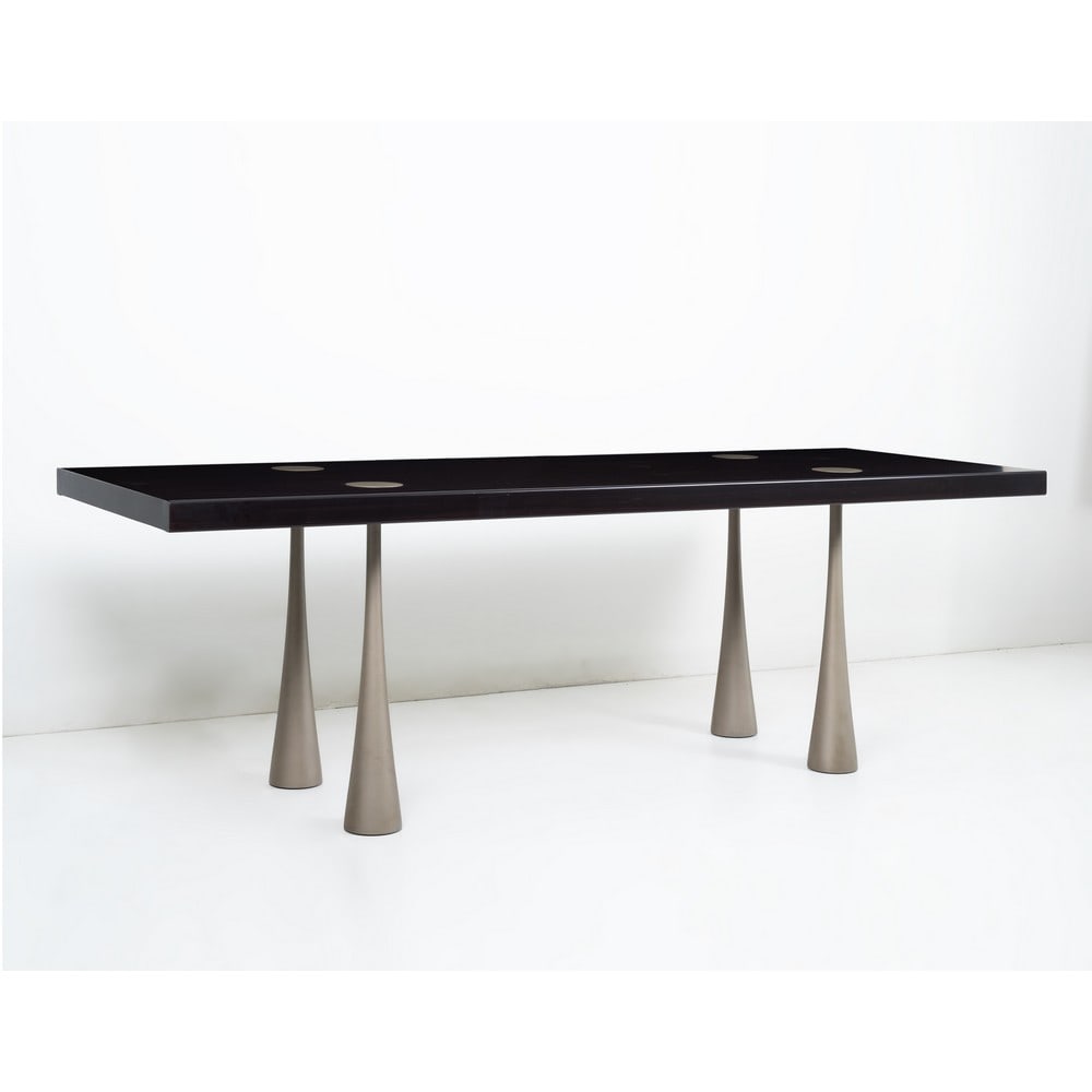 ANGELO MANGIAROTTI, Tavolo: ANGELO MANGIAROTTI Produzione La Sorgente del Mobile, Italia 1970 ca.Tavolo con sostegni a tromba in metallo, piano rettangolare in legno e legno impiallacciato. cm 221 x 80 h. 72. Bibliografia: Casa 