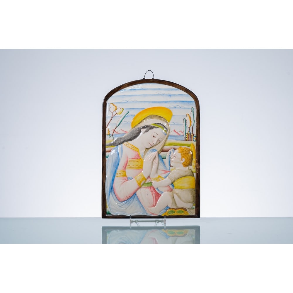 C.I.M, Placca in ceramica: C.I.M Produzione Italia 1950 ca. Placca in ceramica smaltata in policromia e raffigurante "Madonna con Bambino". Marchio e numerazione 304. cm 44 x 31. Bibliografia: catalogo altra casa d’asteA 