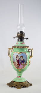 LUME Luigi Filippo in porcellana dipinta a mano con: LUME Luigi Filippo in porcellana dipinta a mano con medaglioni centrali raffiguanti "natura morta" e "figura femminile", base in bronzo dorato. Italia XIX secolo Misure: h cm 70