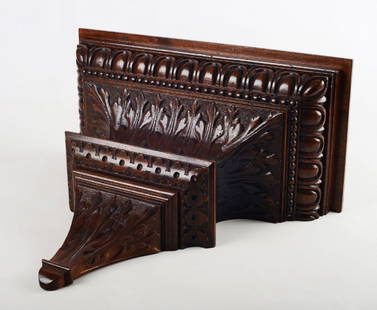 MENSOLA in noce intagliato. Italia XIX secolo Misure:: MENSOLA in noce intagliato. Italia XIX secolo Misure: cm 49 x 24 x h 48