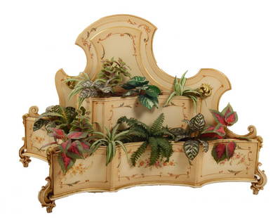 COPPIA FIORIERE in legno laccato e decorato. Italia XX: COPPIA FIORIERE in legno laccato e decorato. Italia XX secolo Misure: cm 171 x 72 x h 108