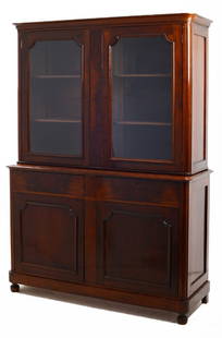 VETRINA doppio corpo in noce e radica di noce a due: VETRINA doppio corpo in noce e radica di noce a due ante e due cassetti. Francia fine '800 Misure: cm 145 x 50 x h 199,5