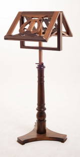 LEGGIO in noce (doppia facciata). Italia XX secolo: LEGGIO in noce (doppia facciata). Italia XX secolo Misure: h cm 142