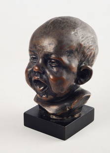 M. FABRIS SCULTURA in terracotta rivestita da foglia di: M. FABRIS SCULTURA in terracotta rivestita da foglia di metallo raffigurante "volto di bambino". Primi '900 Misure: h cm 16