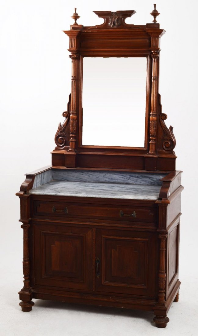 TOLETTA Luigi Filippo in noce. Italia XIX secolo: TOLETTA Luigi Filippo in noce. Italia XIX secolo Misure: cm 99 x 52 x h 198