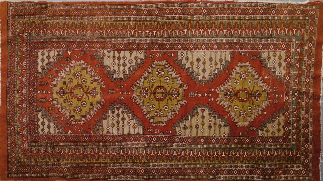 TAPPETO a disegno persiano in lana annodato a mano.: TAPPETO a disegno persiano in lana annodato a mano. Pakistan meta' '900 Misure: cm 156 x 92
