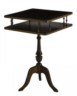 TAVOLINO in radica di noce. Sicilia meta' '900 Misure:: TAVOLINO in radica di noce. Sicilia meta' '900 Misure: cm 42 x 42 x h 65