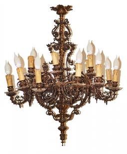 LAMPADARIO a diciotto luci in bronzo (elettrificato).: LAMPADARIO a diciotto luci in bronzo (elettrificato). Sicilia XIX secolo Misure: diametro cm 86 x h 107
