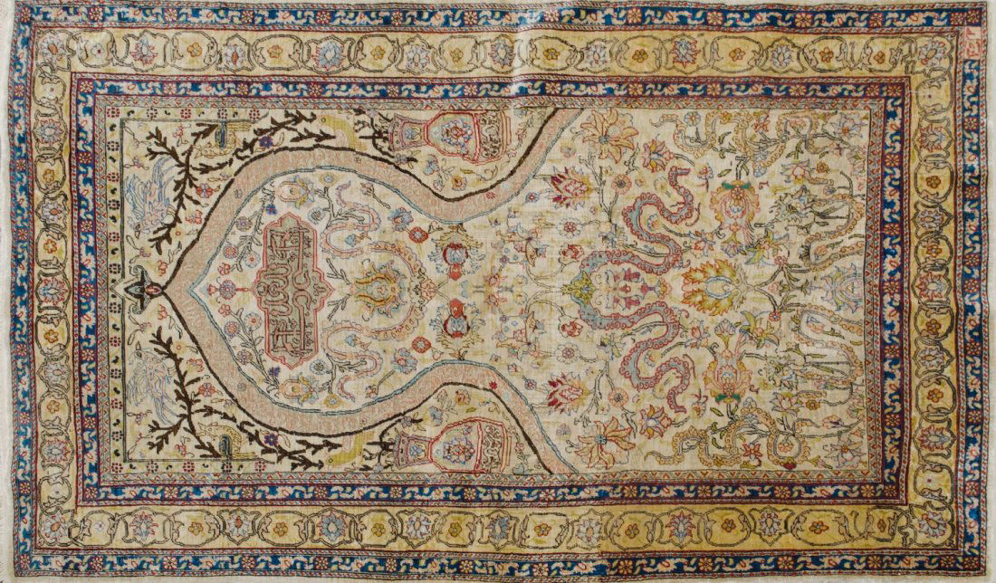 TAPPETO Hereke, trama ,ordito e vello in seta. Turchia: TAPPETO Hereke, trama ,ordito e vello in seta. Turchia XX secolo Misure: cm 130 x 83