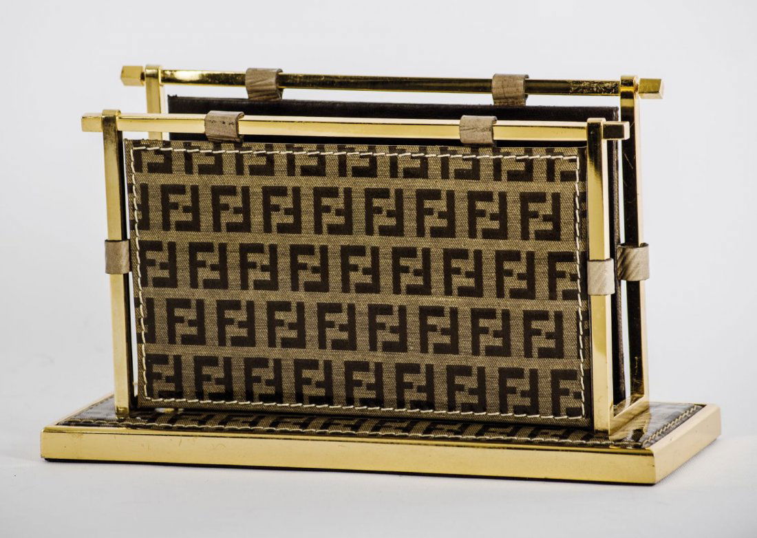 FENDI PORTACARTE in tessuto plastificato e metallo: FENDI PORTACARTE in tessuto plastificato e metallo dorato. Anni '80