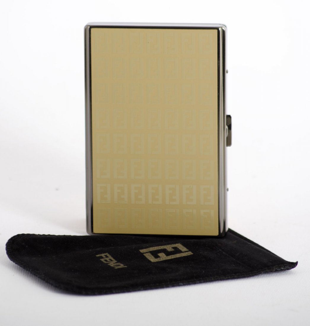 FENDI PORTASIGARETTE in metallo beige. Anni '80: FENDI PORTASIGARETTE in metallo beige. Anni '80