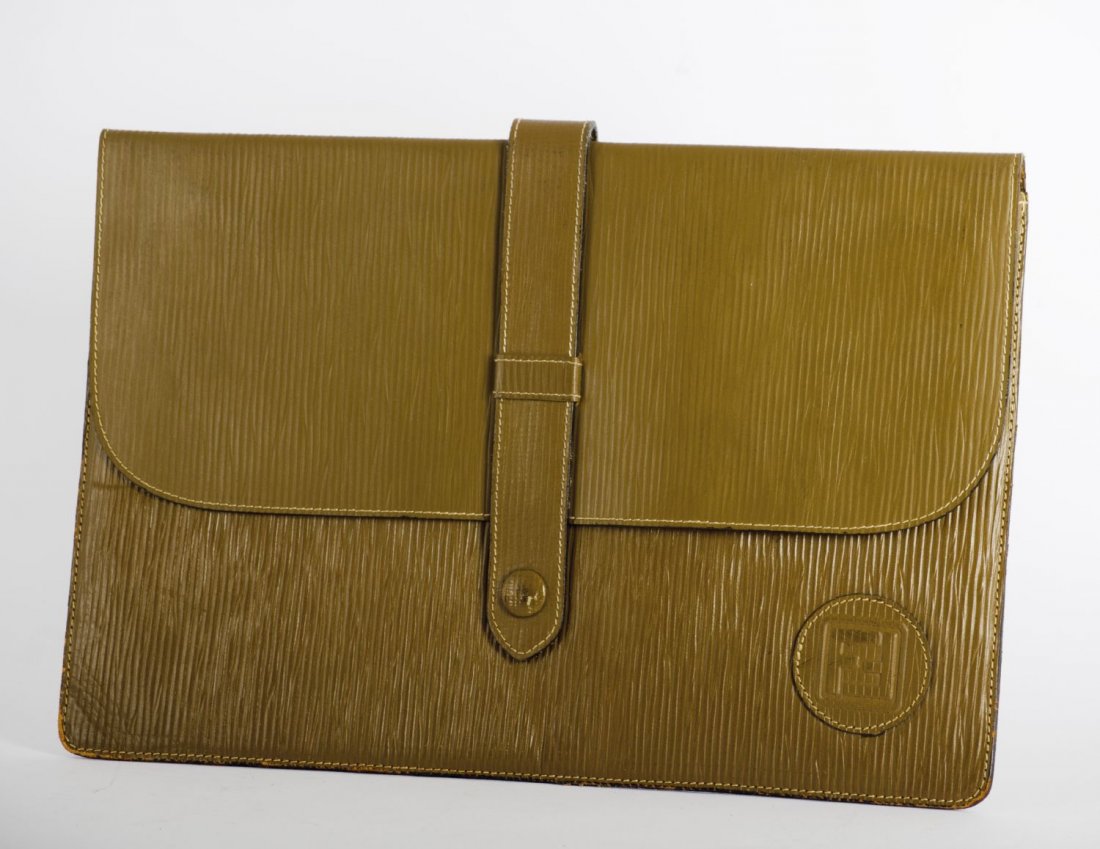 FENDI BORSA da lavoro a busta con pelle color: FENDI BORSA da lavoro a busta con pelle color coloniale. Anni '80