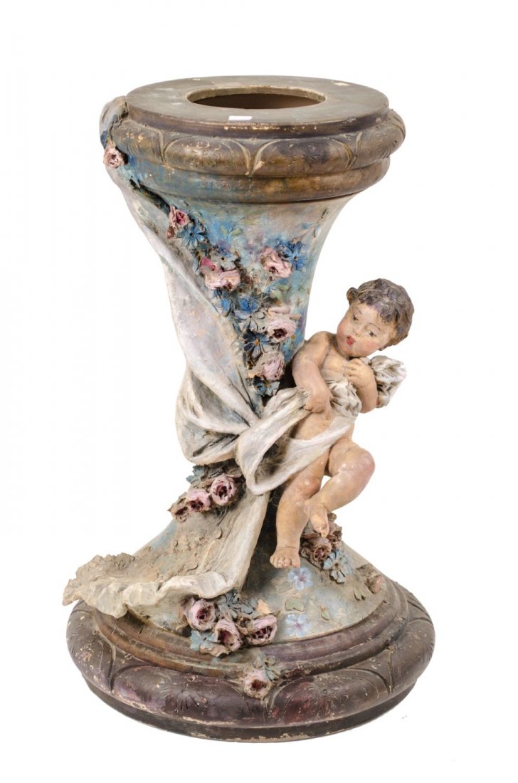 BASE in terracotta con putto a rilievo, drappo e fiori.: BASE in terracotta con putto a rilievo, drappo e fiori. Napoli primi '900 Misure: h cm 67