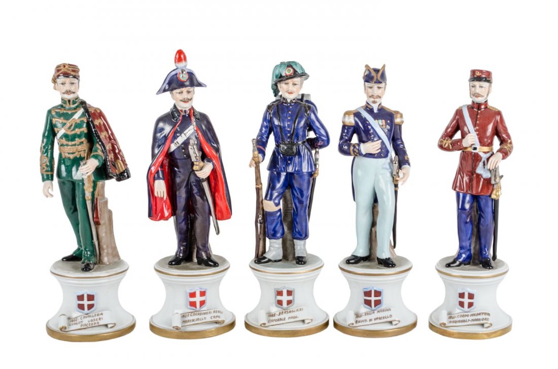 COLLEZIONE DI CINQUE SCULTURINE in porcellana (1 of 1)