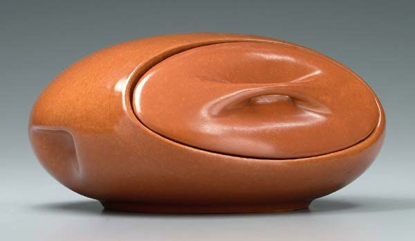 Roseville Raymor bun warmer: Roseville Raymor bun warmer, matte brown glaze, marked "202/Raymor/Roseville/USA", 6 x 12 x 12 in. Lid with small interior chips.