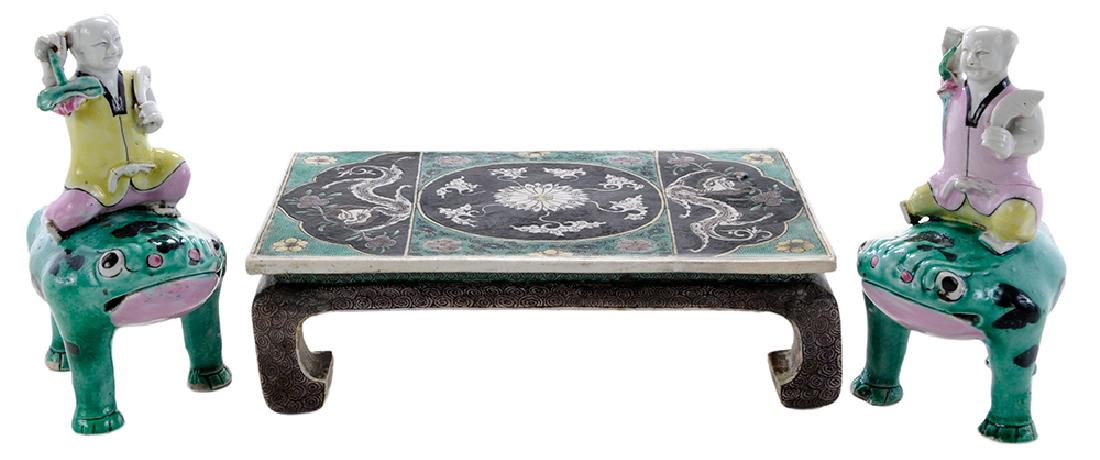 Chinese Porcelain Miniature Table With Two Frog Figures: Famille Noire porcelain offering table with top decorated into three separate panels with dragons and floral motifs, the base of the table covered in repeating circular motif, 2-5/8 in., [surface loss