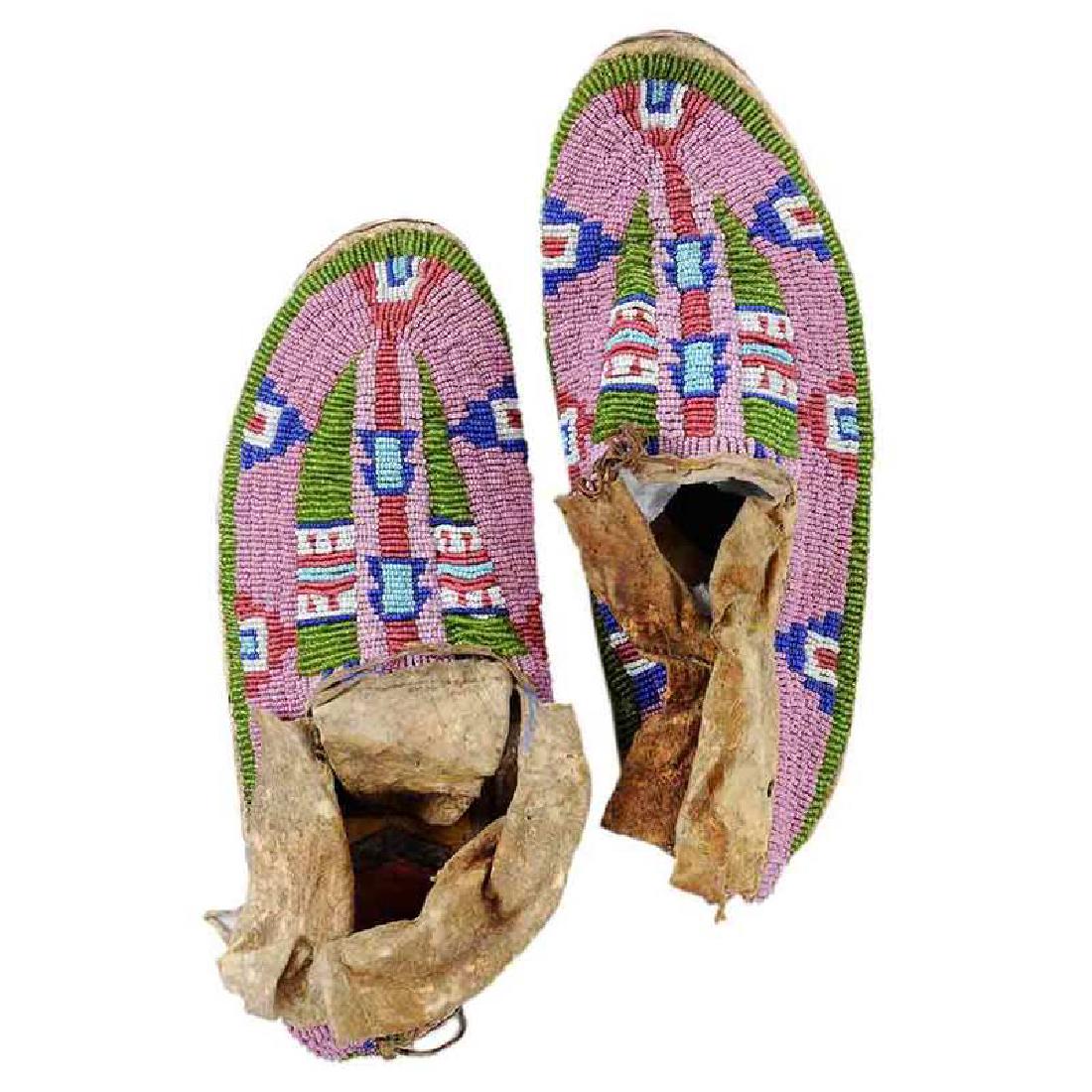 Plains Beaded Hide Men's Mocassins (1 of 4)