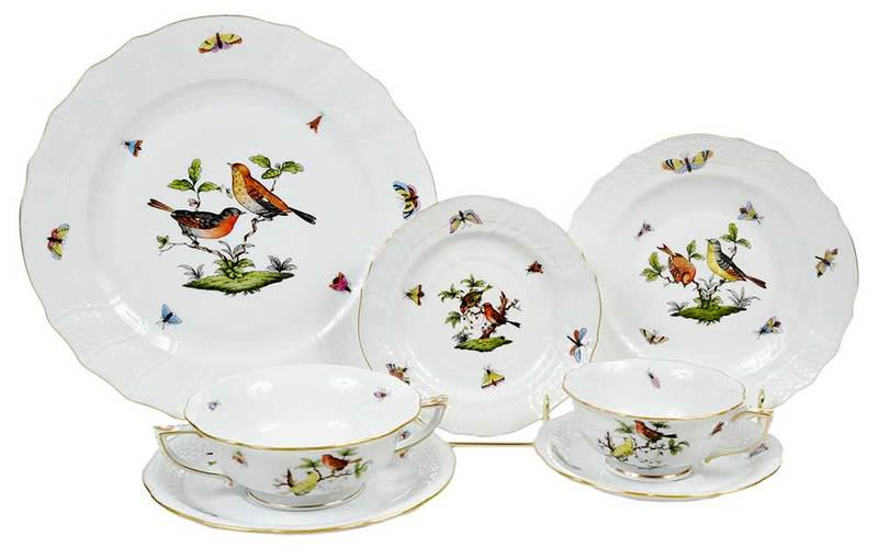 83 Piece Herend Rothschild Bird Service: Hungarian, 20th century, 12 tea cups, 12 tea saucers; 10 cream soup cups, 10 cream soup stands; 12 dessert plates; 12 salad plates; 13 dinner plates; 2 rim soup bowls; hand painted with birds and inse
