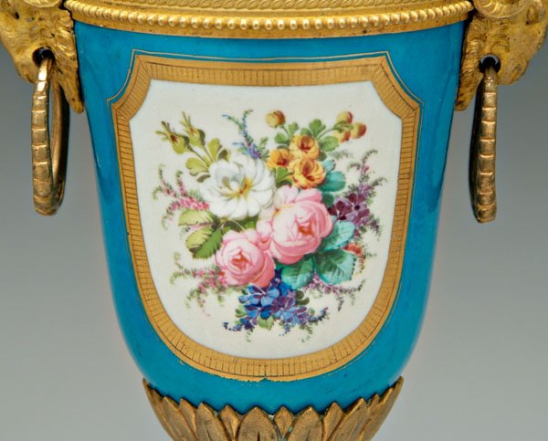 Pair of Sèvres urns - 4