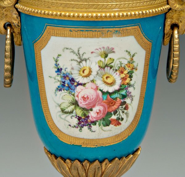Pair of Sèvres urns - 5
