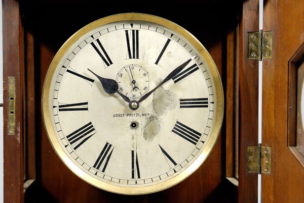 Walnut Vienna regulator clock, - 2