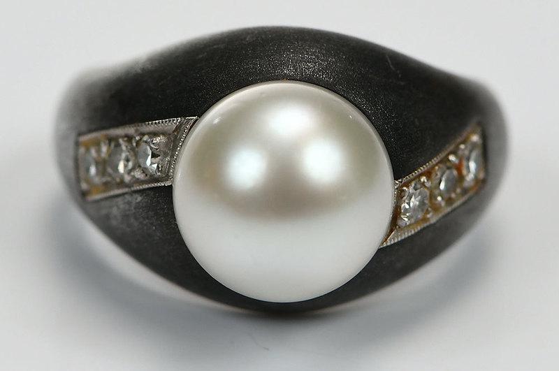 Palladium, Steel, Pearl and Diamond Ring: one pearl approx. 8.8mm, six single cut diamonds, palladium and blackened steel, size 4-1/2, 5.7 grams, with appraisalÿ - Provenance: Private Estate, Louisville, Kentucky