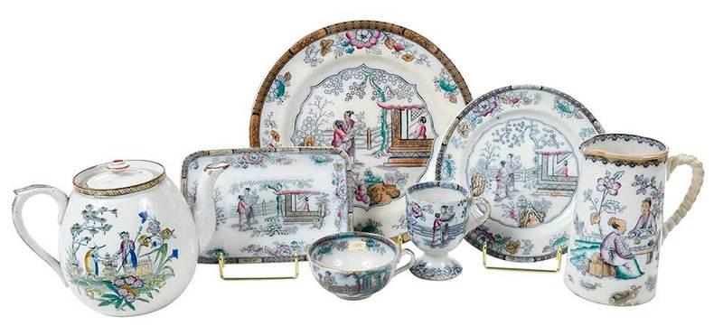 107 Pieces Ironstone Service, Chinese Pattern: British, 19th/20th century, assembled set of decorative glazed lustre ware in theÿchinoiserie taste, comprising six covered tureens; one punch bowl; ten serving platters; two stands; one tea pot; thr