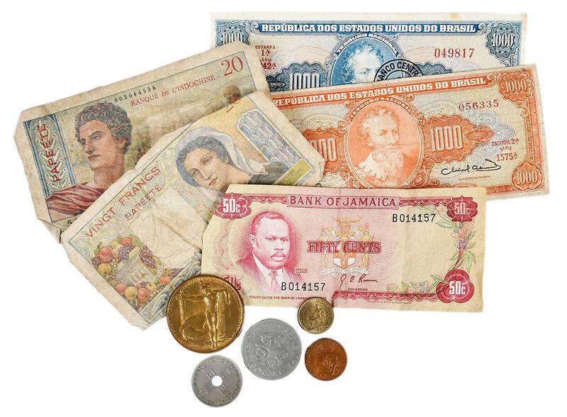 Group of Foreign Coins, Banknotes, Medals: over 350 foreign coins, Ireland, Britain, France, Germany, Canada, Denmark, Italy, Austria, Portugal; over 75 foreign banknotes, mostly South American countries; 1941 to 1973 Lincoln Cent partial set;