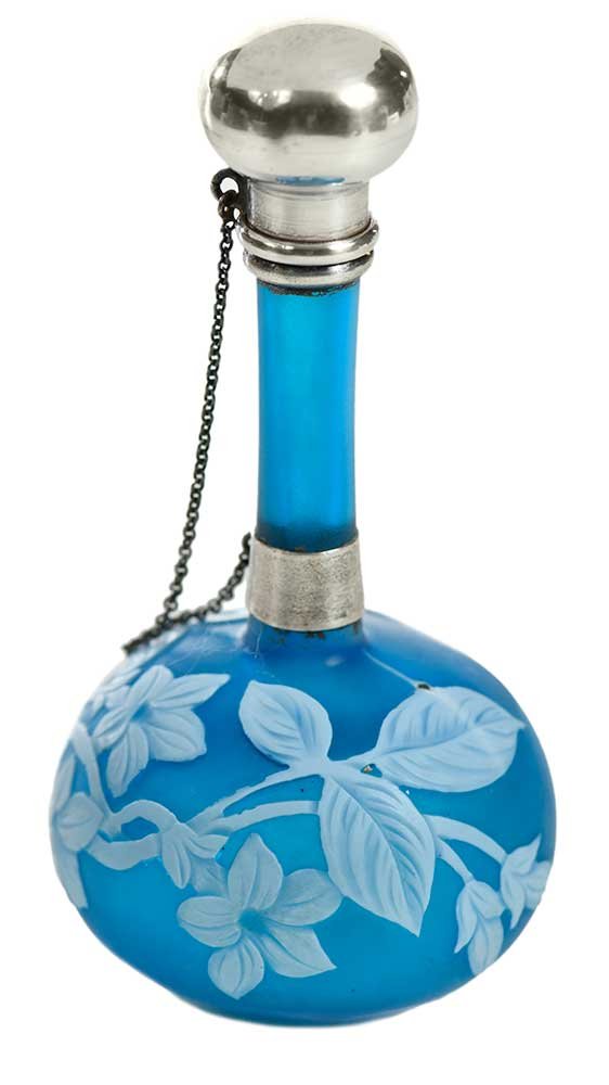 Thomas Webb Style Cameo Cut Perfume Bottle: possibly English, late 19th/20th century, blue and white cameo cut floral decoration, silver mounts with partial mark, cap, and chain, 3-3/4 in.ÿ - Provenance: Collection of Sandra Manheimer, Cary, N
