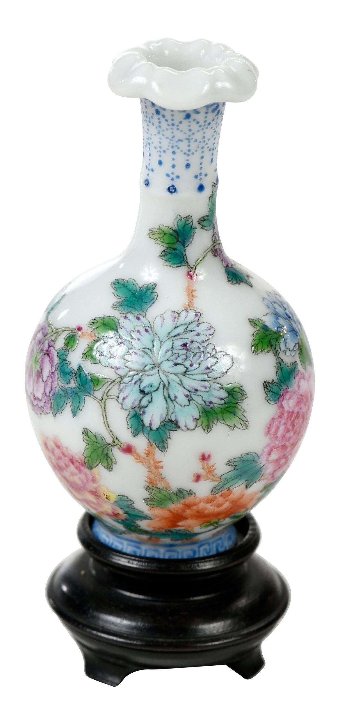 Small Chinese Republic Period Porcelain Bottle (1 of 10)