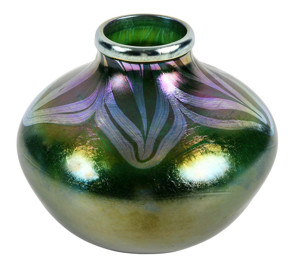 Quezal Green Art Glass Vase (1 of 8)
