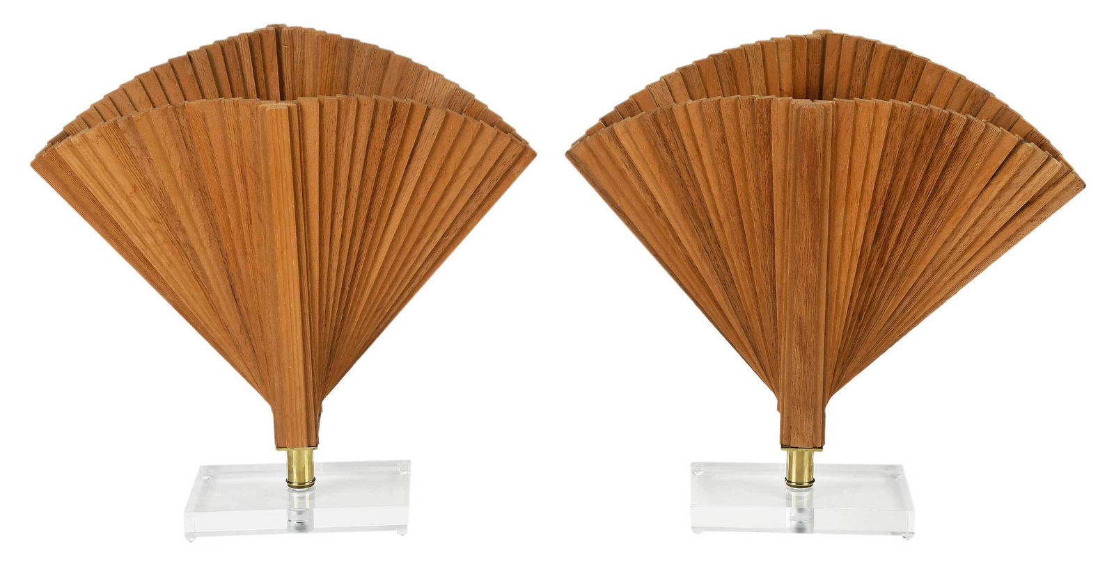 Pair of Mid Century Modern Wood and Lucite Table Lamps (1 of 8)