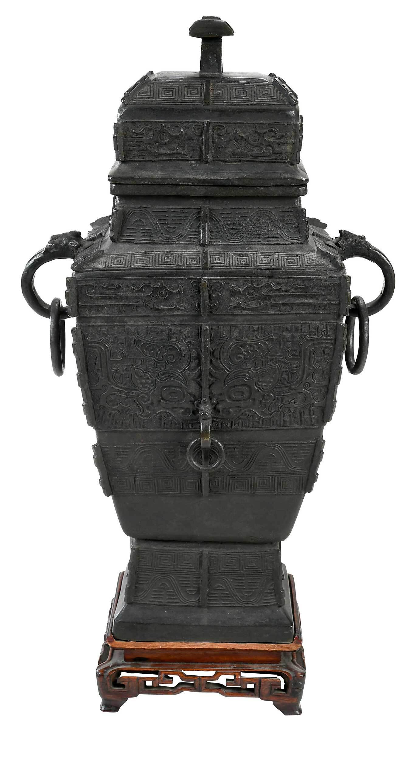Large Chinese Bronze Ritual Vessel and Cover (1 of 10)