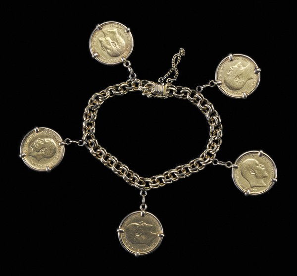 British Sovereign Bracelet: 18 kt. gold bracelet with five mounted British sovereign 22 kt. gold coins dated 1906, 1907, 1908, 1914 and 1919, 83.2 grams total gross weight, 7 in., good condition Provenance: Private Collection, B