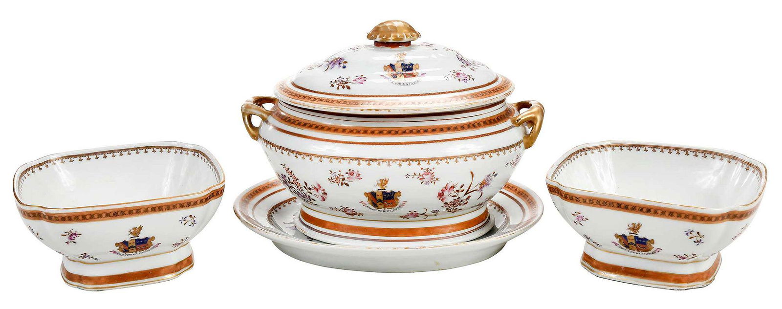 Four Pieces of Chinese Export Porcelain Pseudo Armorial Tableware (1 of 10)