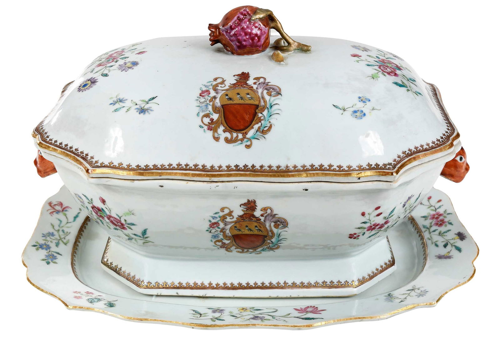 Chinese Export Porcelain Armorial Tureen and Undertray, Lovelace (1 of 20)