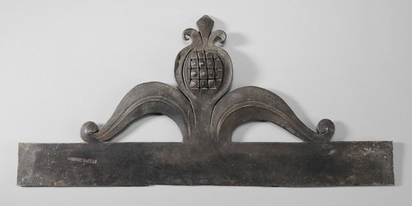 Samuel Yellin Test Piece: wrought iron, pineapple style pediment above scrolled base, stamped "SAMUEL YELLIN", 6-7/8 x 15 in., excellent condition Provenance: Collection of Tim Kris, Brasstown, North Carolina