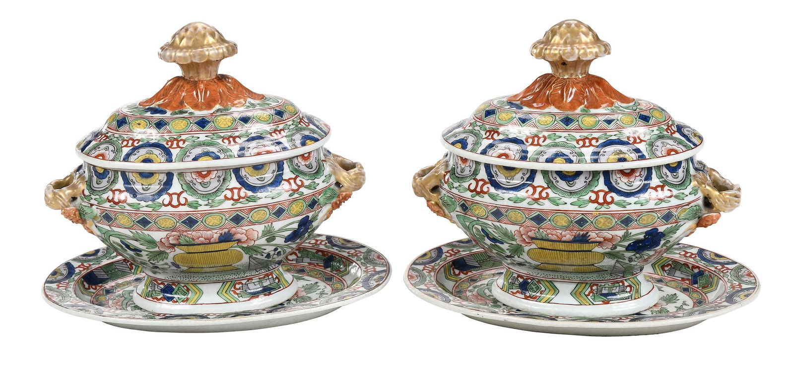 A Pair Chinese Export Porcelain Lidded Tureens (1 of 13)