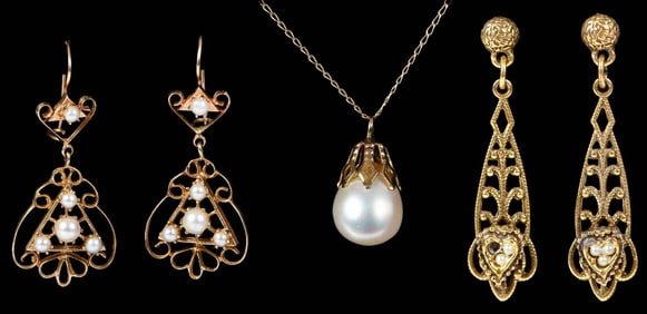Two Pairs Pearl Earrings, and Pearl Pendant Necklace