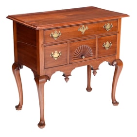 Fine Massachusetts Queen Anne Figured Mahogany Dressing Table